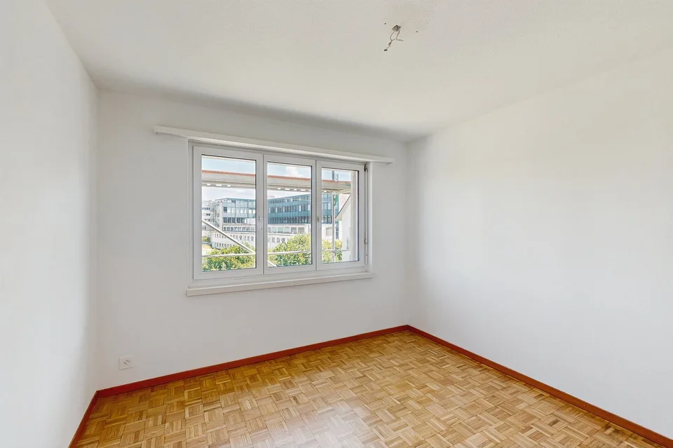Vivere in modo moderno a Schwerzenbach, frescamente ristrutturato e ottimamente collegato! – foto 8 di 14