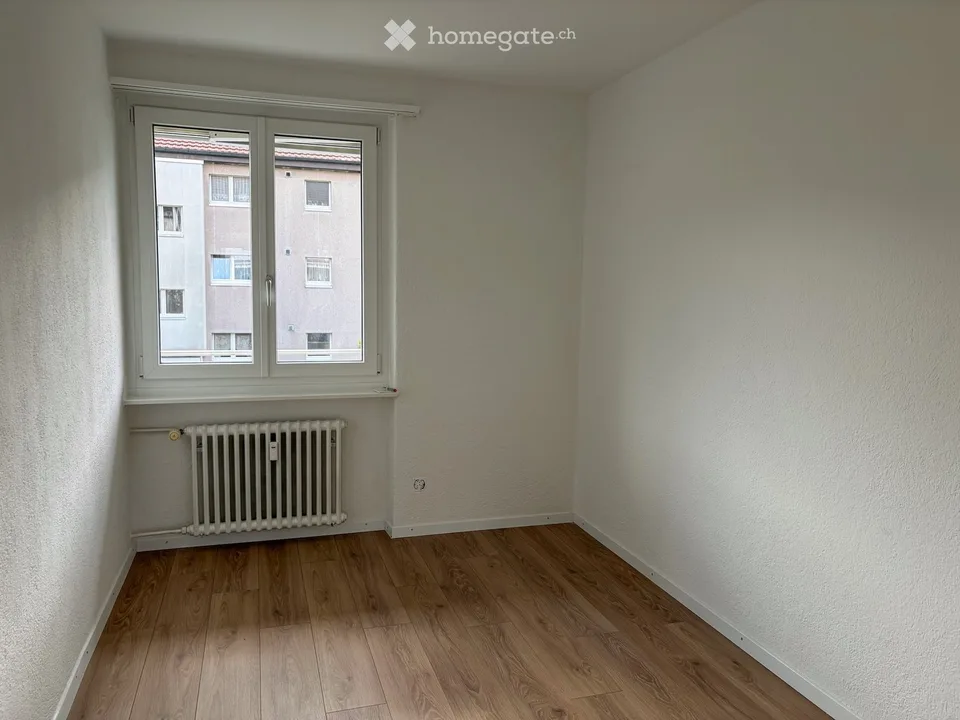 Appartamento di 4 locali parzialmente ristrutturato con balcone – foto 5 di 10