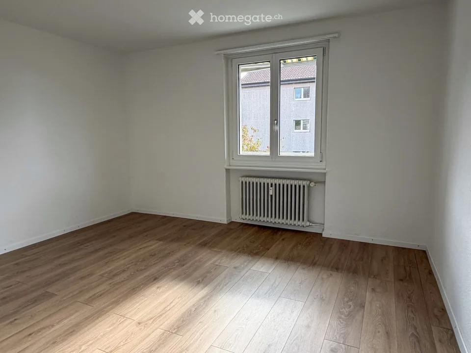 Appartamento di 4 locali parzialmente ristrutturato con balcone – foto 4 di 10