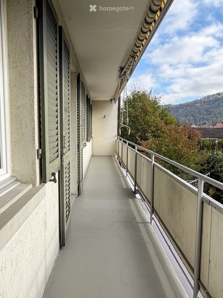Appartamento di 4 locali parzialmente ristrutturato con balcone – foto 9 di 10