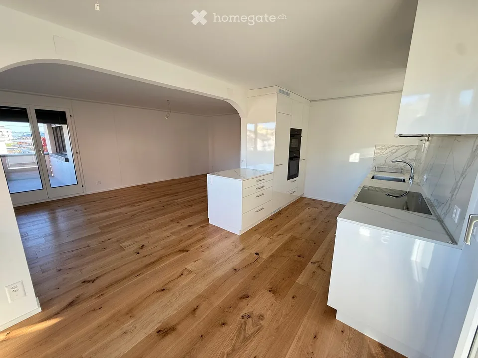 Erstbezug einer umfassend renovierter, zentral gelegener Wohnung in Wollerau – Foto 2 von 10
