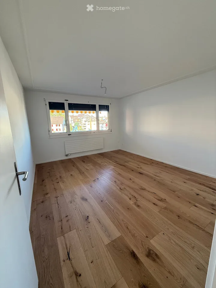Erstbezug einer umfassend renovierter, zentral gelegener Wohnung in Wollerau – Foto 6 von 10