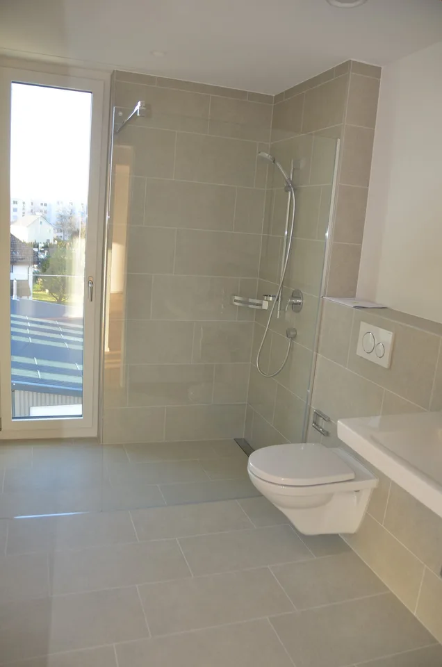 Moderne 4.5-Zimmer-Dachwohnung mit Aussicht in Untersiggenthal – Foto 3 von 8