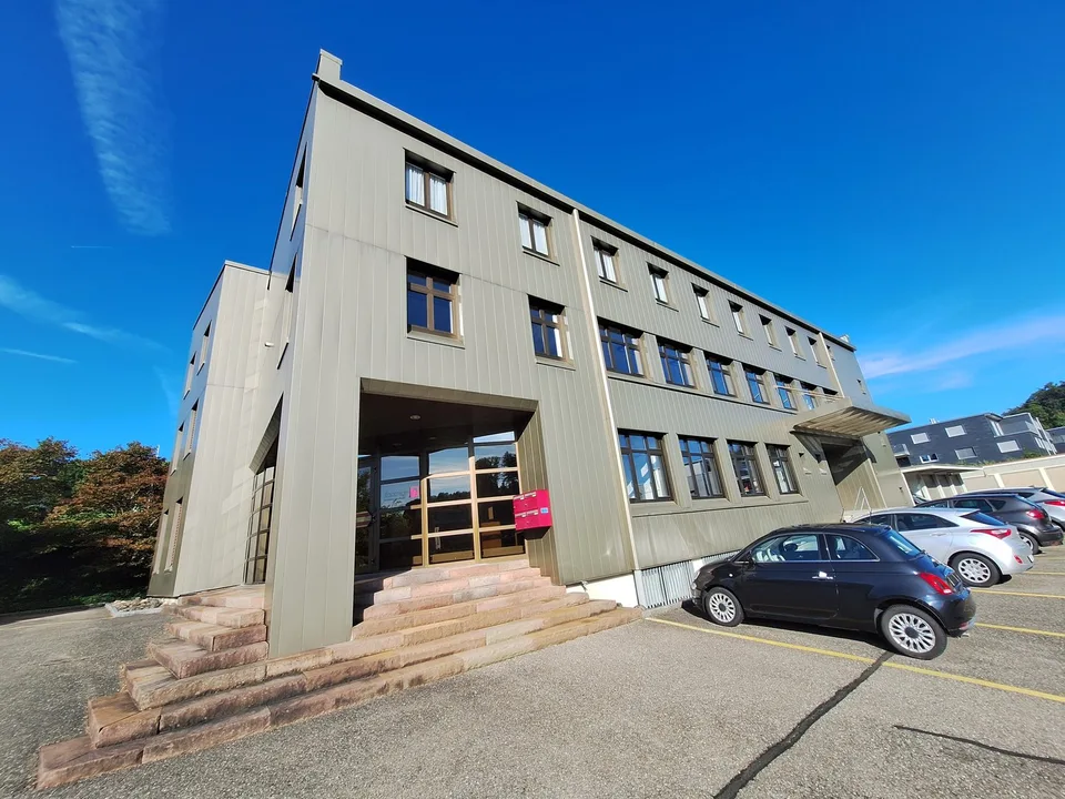 Ready-to-occupy office, practice, or training rooms between Zurich and Winterthur – photo 2 of 8