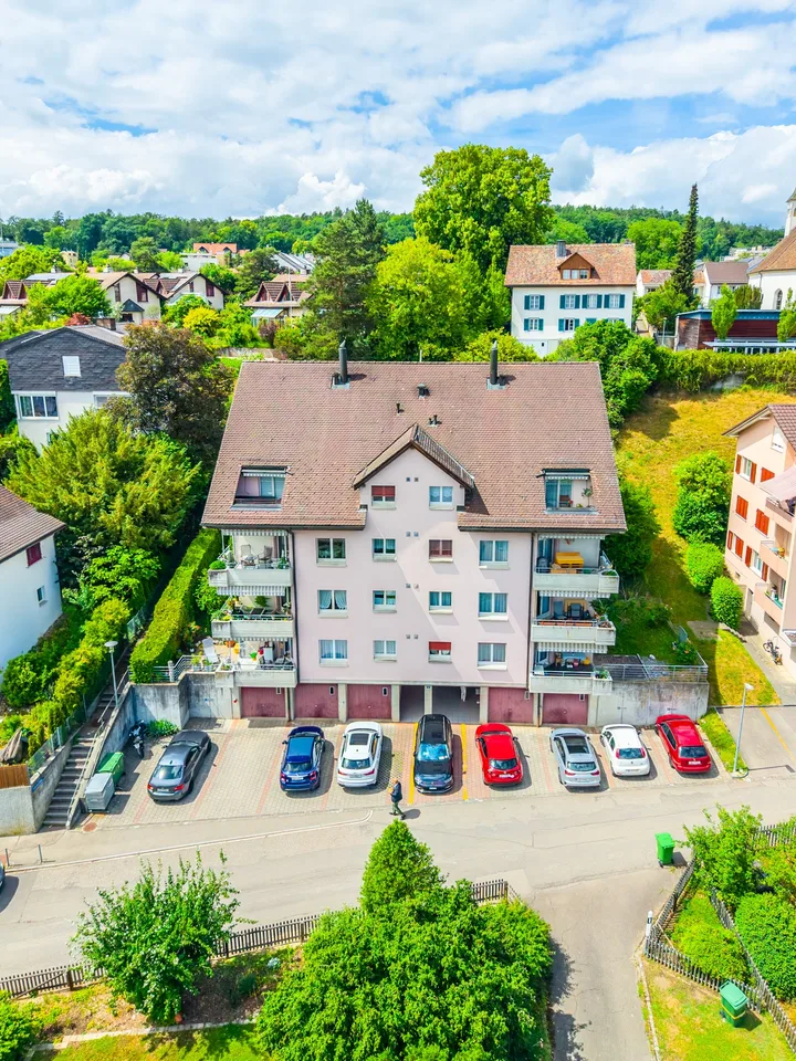 Grosszügig wohnen 3.5 Zimmer mit Balkon und privatem Sitzplatz – Foto 2 von 12