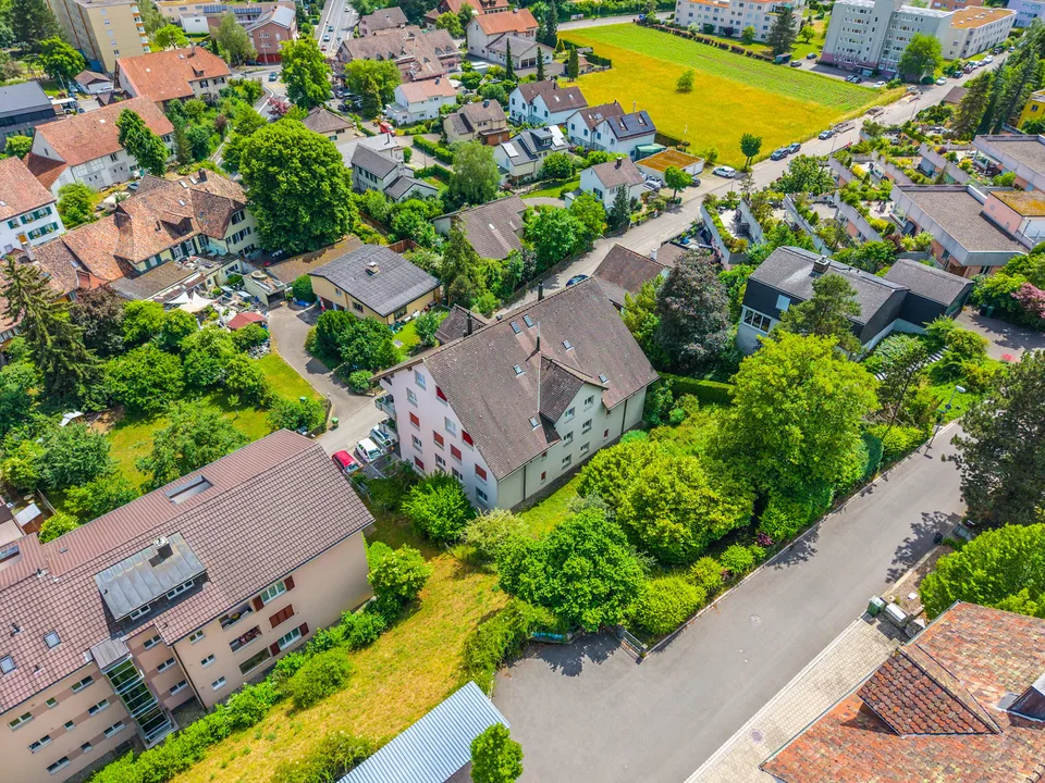 Grosszügig wohnen 3.5 Zimmer mit Balkon und privatem Sitzplatz – Foto 3 von 12
