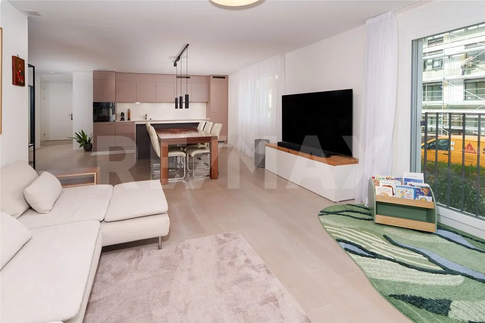Neuwertige 3.5 Zimmerwohnung mit grossem Balkon – Foto 3 von 9