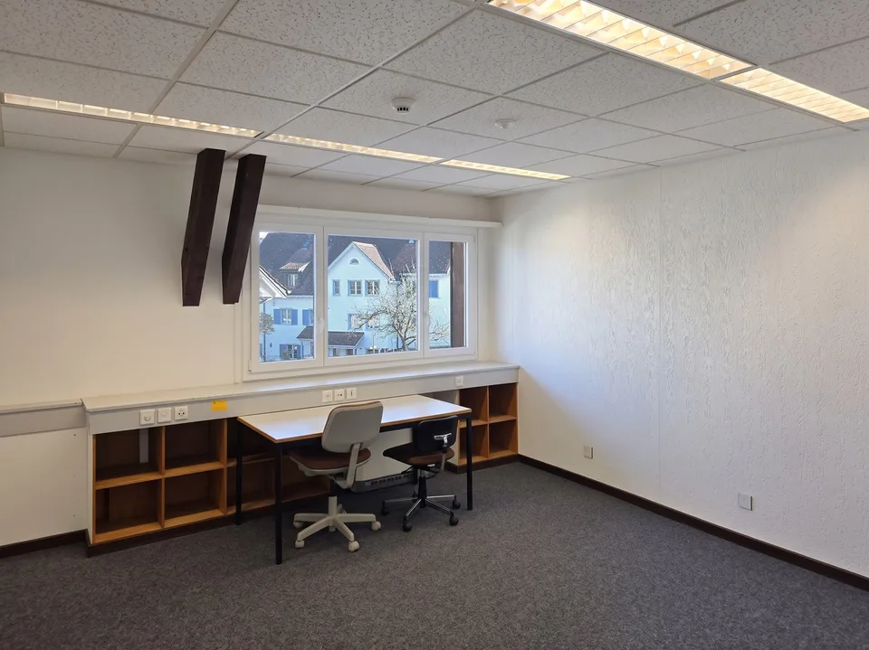 Affordable office space in the village zone of Bergdietikon – available immediately – photo 2 of 4