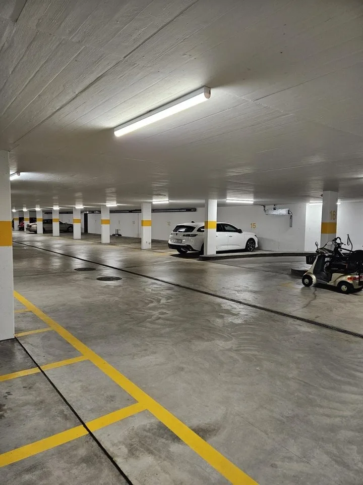 Hier ist Ihr Auto sicher parkiert – Foto 3 von 4