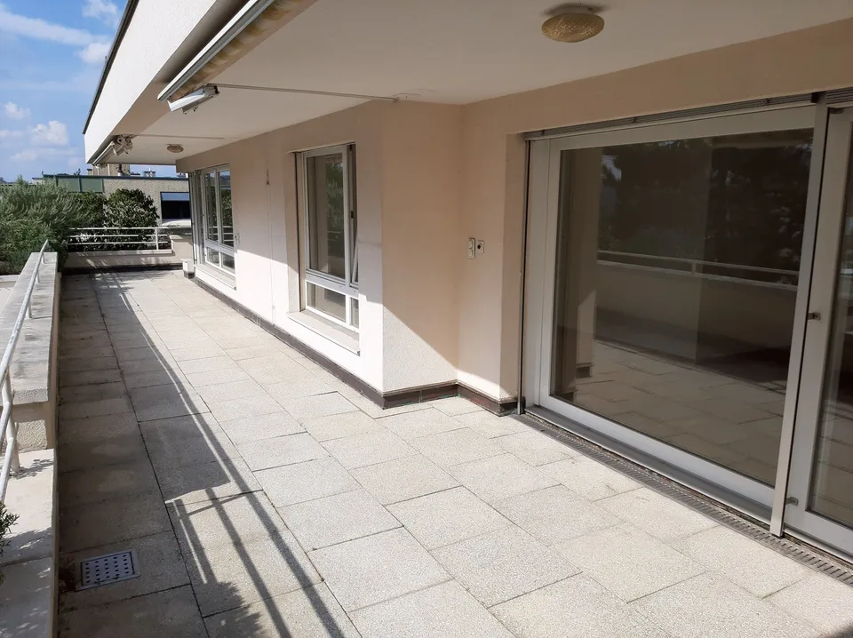 Ampio appartamento mansardato di 5 locali con grande terrazza (44 m²) – foto 12 di 13