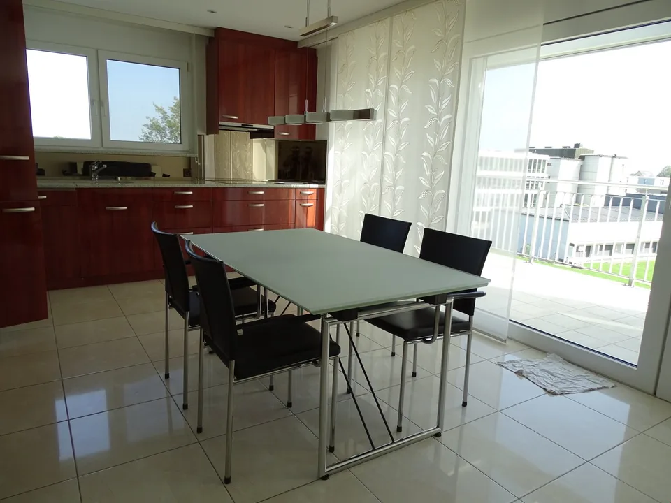 Moderne 4.5-Zimmer-Wohnung mit Balkon in Altstaetten SG – Foto 4 von 16