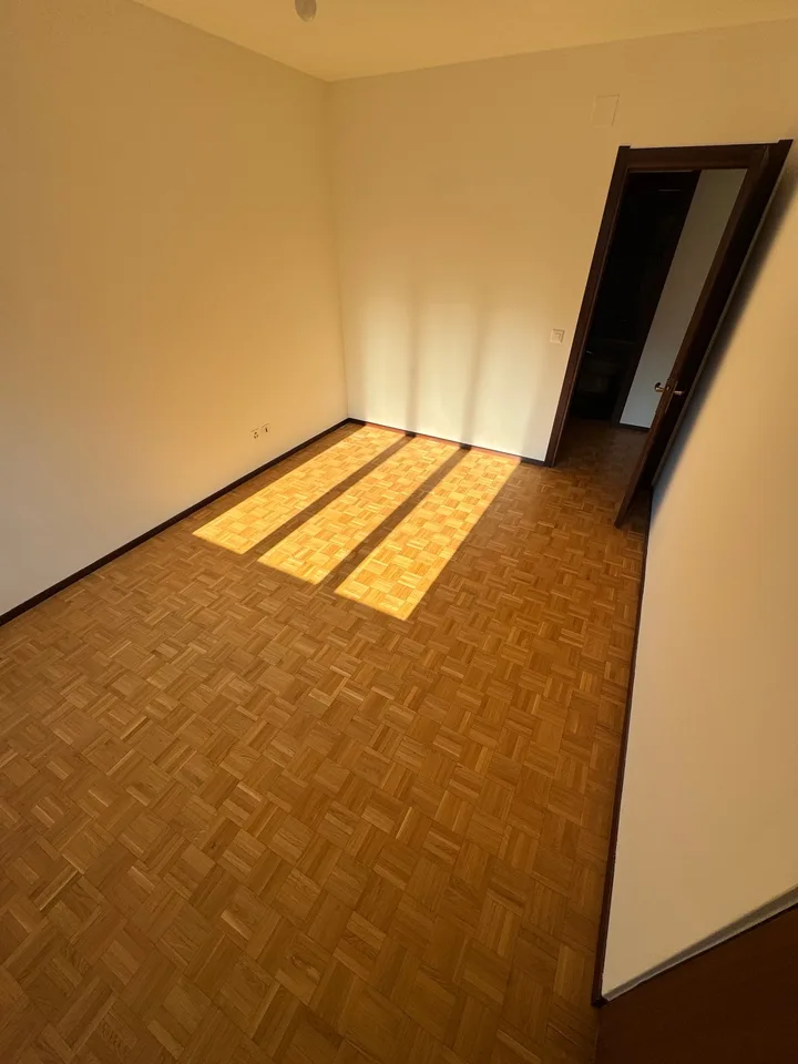 Helles Apartment mit 2 1/2 Zimmern, Balkon und Bergblick in Chiasso – Foto 4 von 6