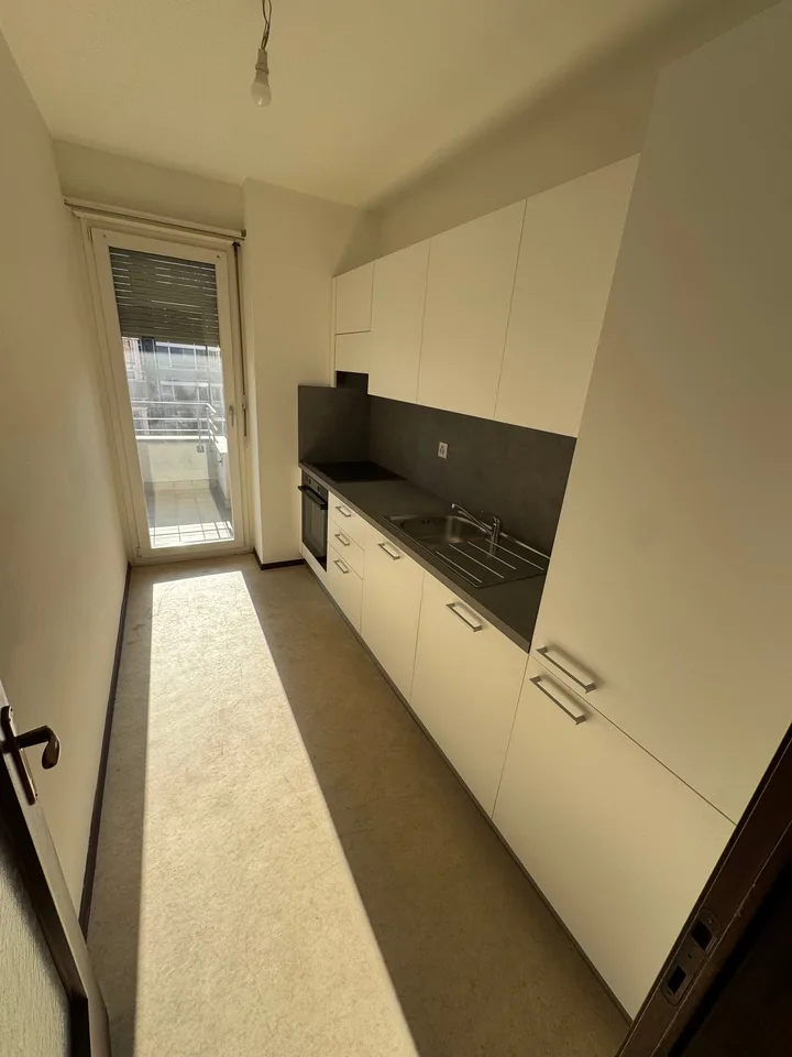 Helles Apartment mit 2 1/2 Zimmern, Balkon und Bergblick in Chiasso – Foto 5 von 6