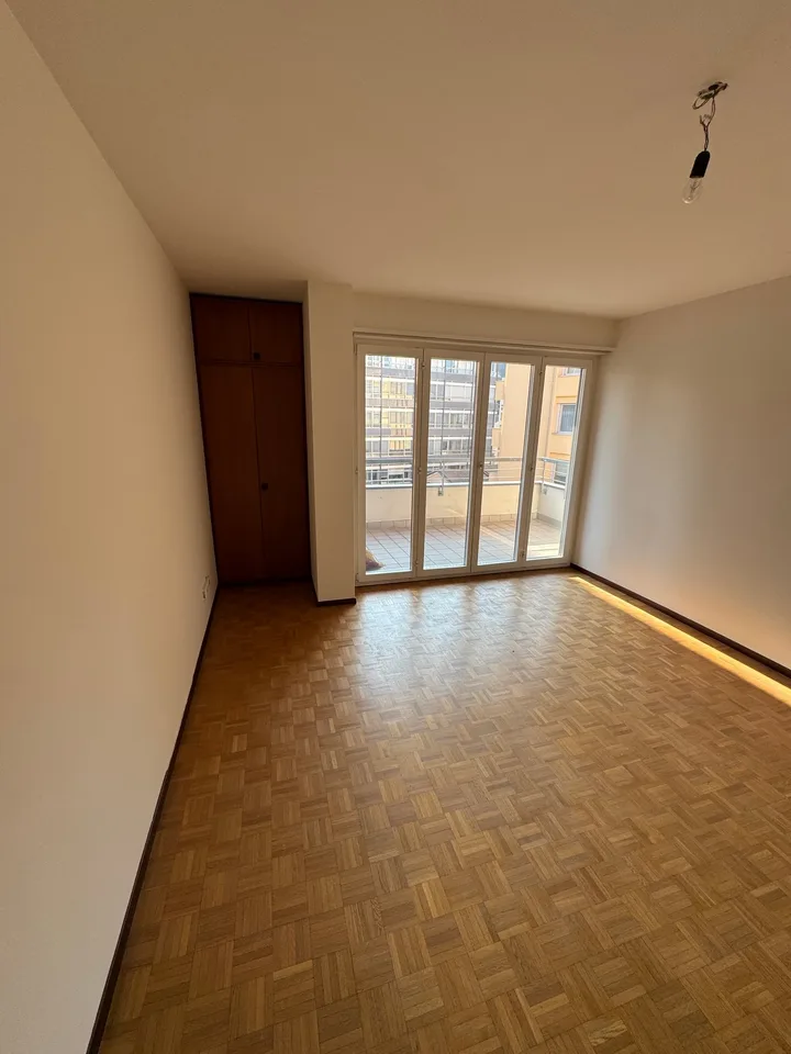 Helles Apartment mit 2 1/2 Zimmern, Balkon und Bergblick in Chiasso – Foto 3 von 6