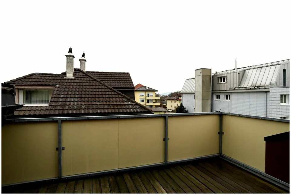 Moderne 2.5-Zimmer-Dachwohnung in Bahnhofsnähe mit hochwertigem Inn... – Foto 6 von 10
