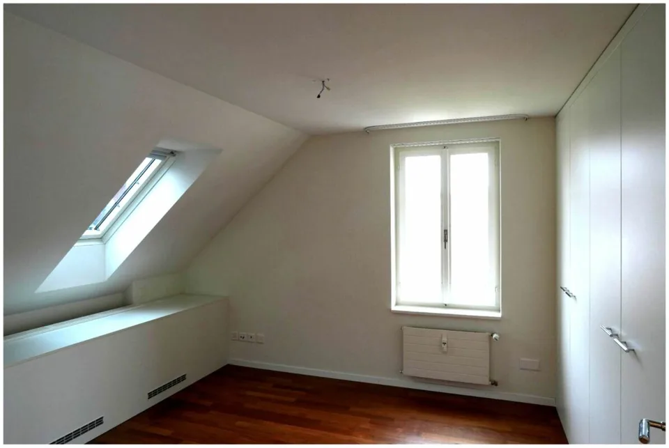 Moderne 2.5-Zimmer-Dachwohnung in Bahnhofsnähe mit hochwertigem Inn... – Foto 3 von 10