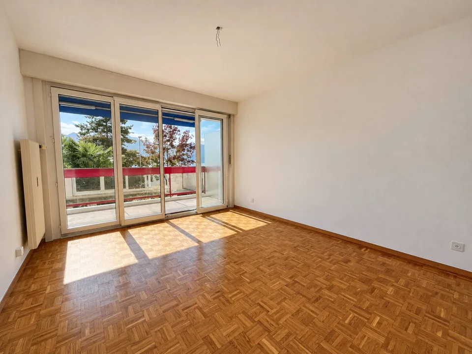 Geräumige 2.5-Zimmer-Wohnung mit Balkon und Seeblick – Foto 4 von 9