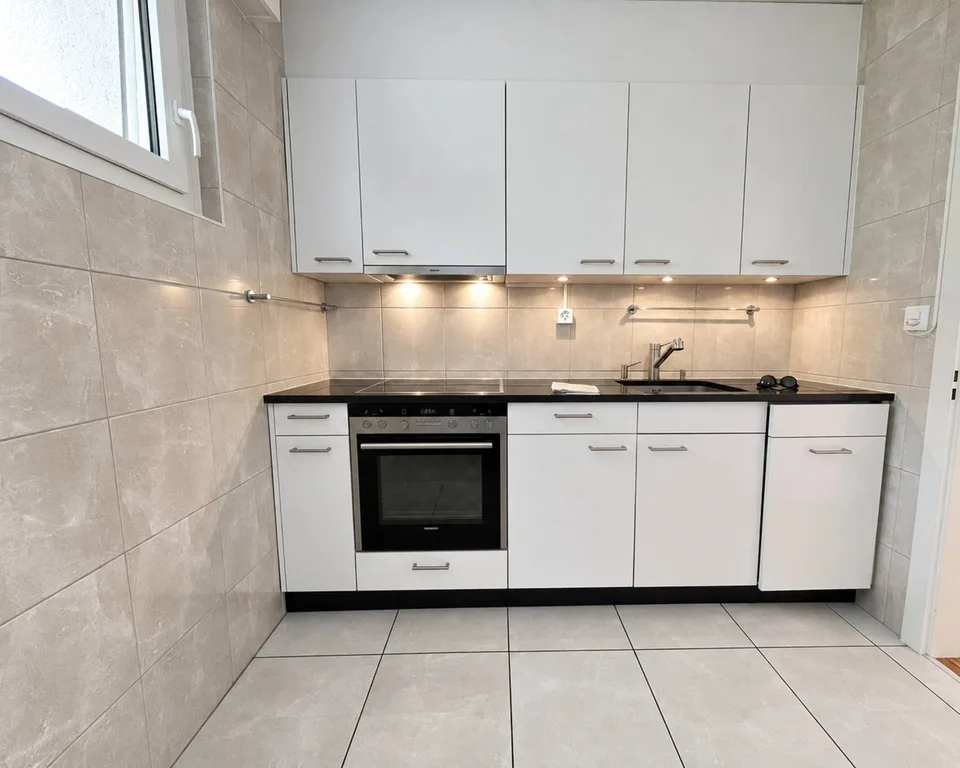 Geräumige 2.5-Zimmer-Wohnung mit Balkon und Seeblick – Foto 5 von 9