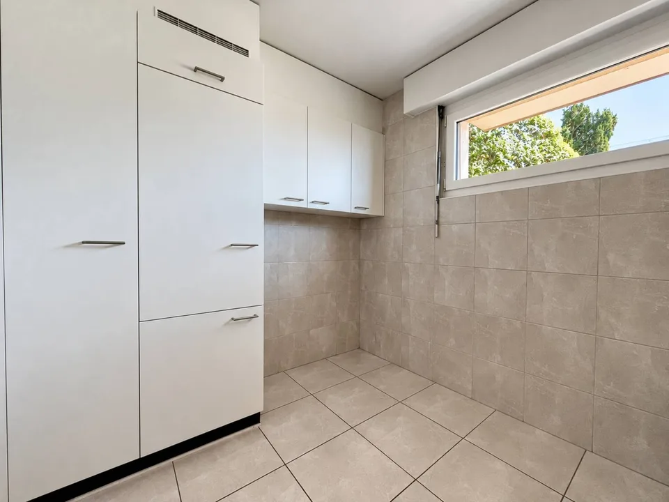 Geräumige 2.5-Zimmer-Wohnung mit Balkon und Seeblick – Foto 6 von 9