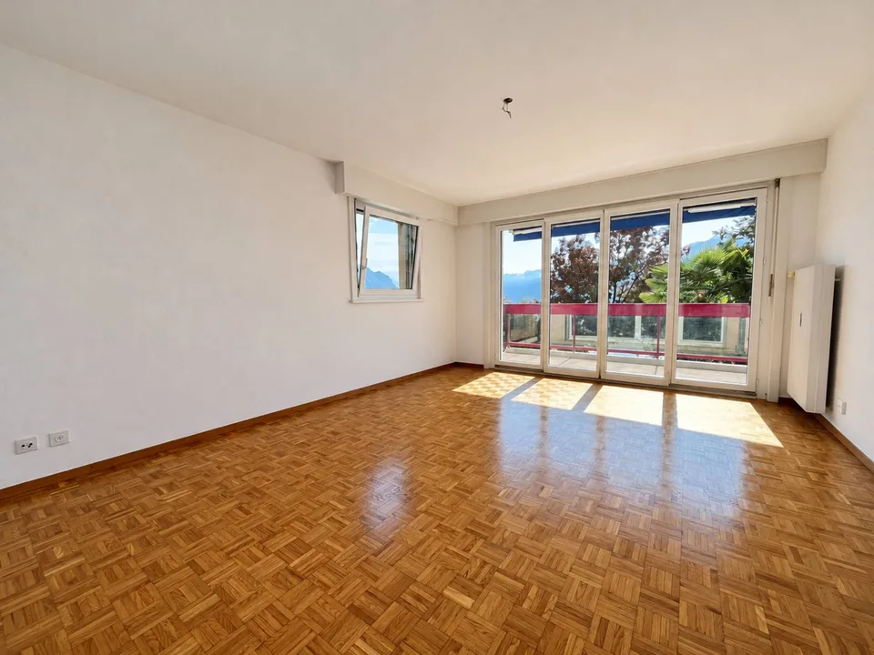 Geräumige 2.5-Zimmer-Wohnung mit Balkon und Seeblick – Foto 3 von 9