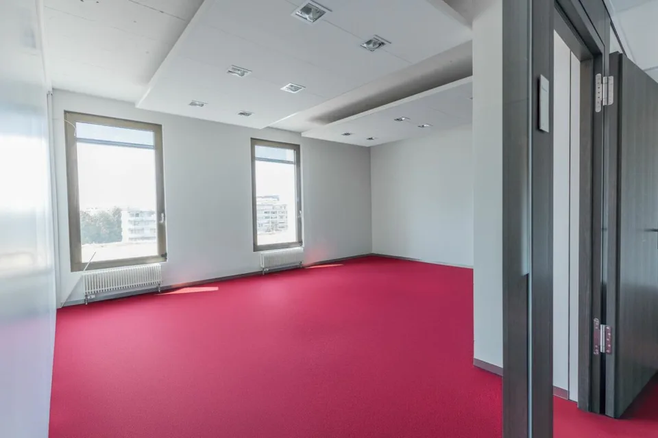 Modern Plug&Work office space in Stücki Park – photo 6 of 9