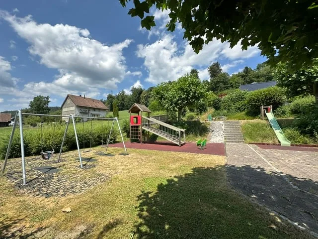 Attraente casa unifamiliare di 5,5 locali in una zona residenziale tranquilla, elevata e soleggiata – foto 18 di 20