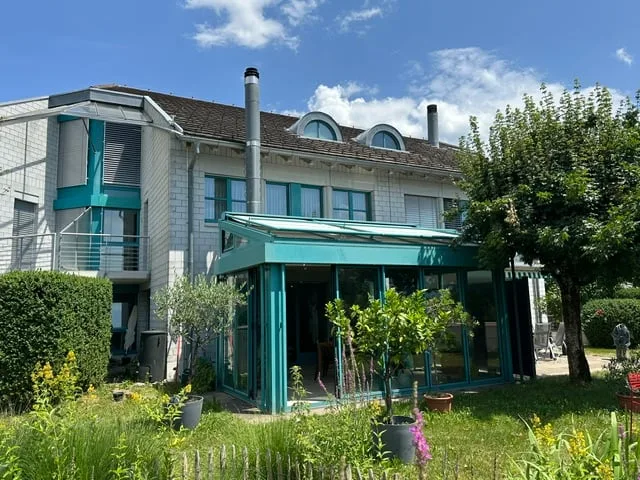 Attraente casa unifamiliare di 5,5 locali in una zona residenziale tranquilla, elevata e soleggiata – foto 2 di 20