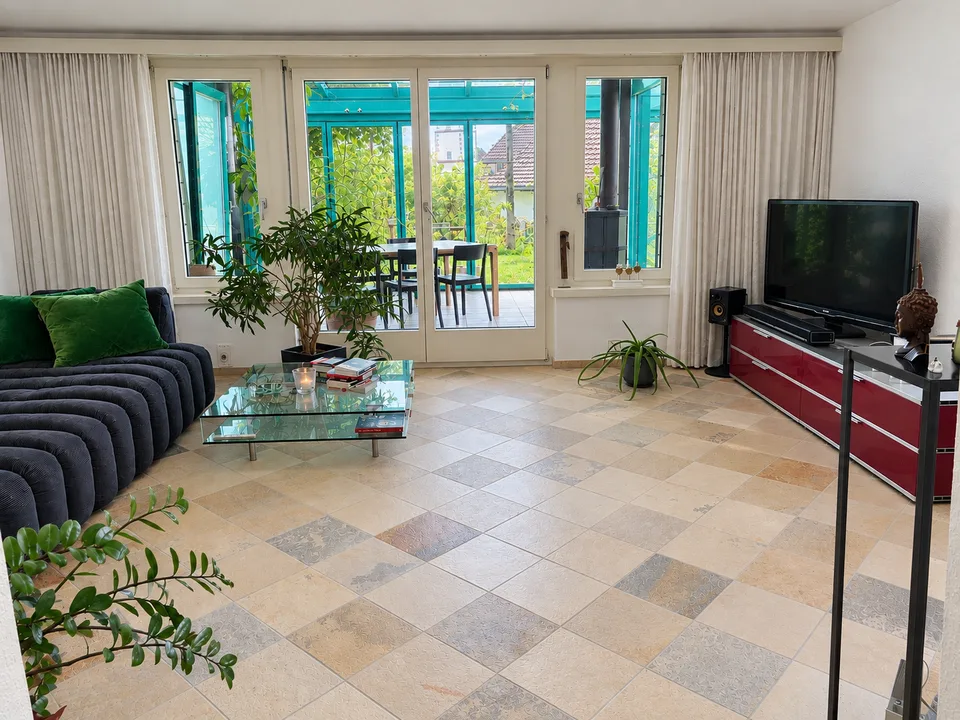 Attraente casa unifamiliare di 5,5 locali in una zona residenziale tranquilla, elevata e soleggiata – foto 7 di 20