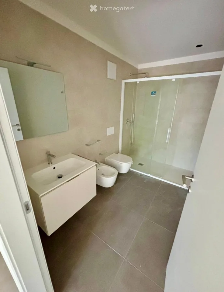 Modernes 3.5-Zimmer-Wohnung mit Möbeln + 1 Parkplatz in der Tiefgarage – Foto 4 von 5