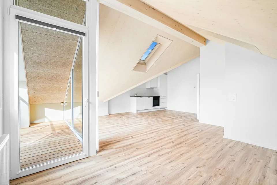 Neurenovierte 2-Zimmer-Wohnung mit Balkon – Foto 3 von 12
