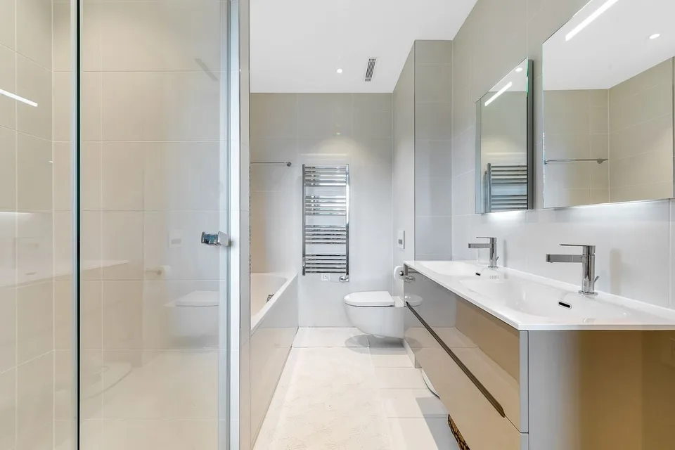 Außergewöhnliches Penthouse mit Füßen im Wasser – Foto 12 von 13