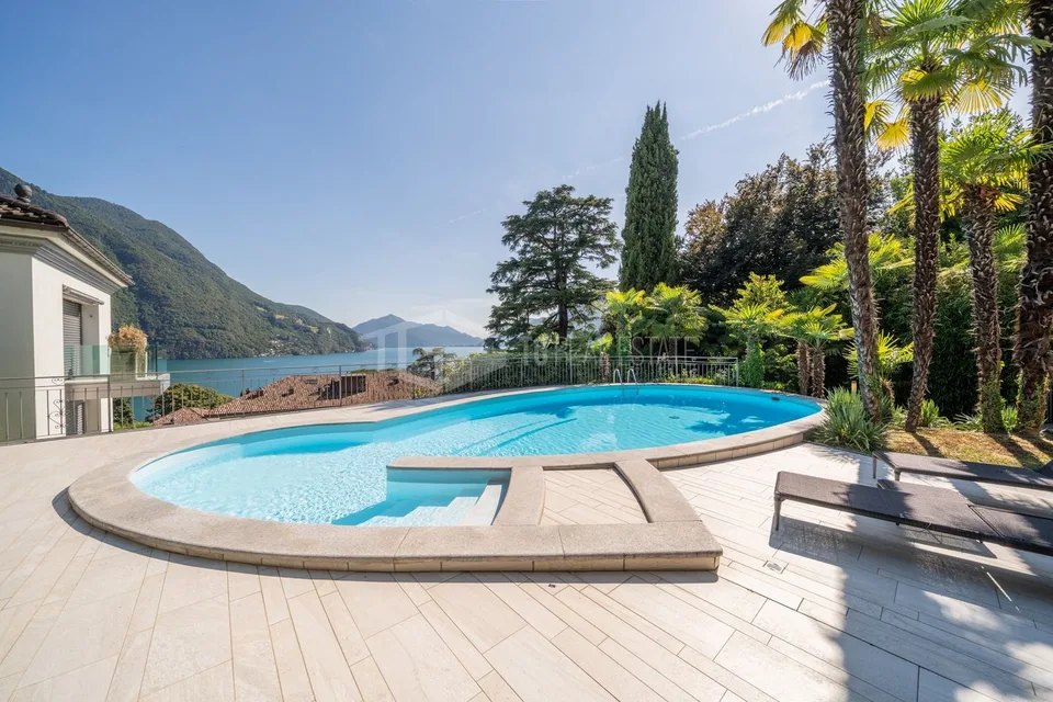 Elegantes Luxus-Penthouse mit Panoramablick auf den See – Foto 16 von 17