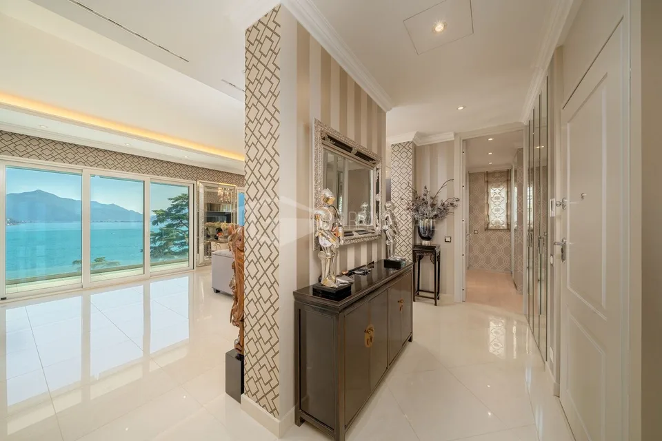 Elegantes Luxus-Penthouse mit Panoramablick auf den See – Foto 14 von 17