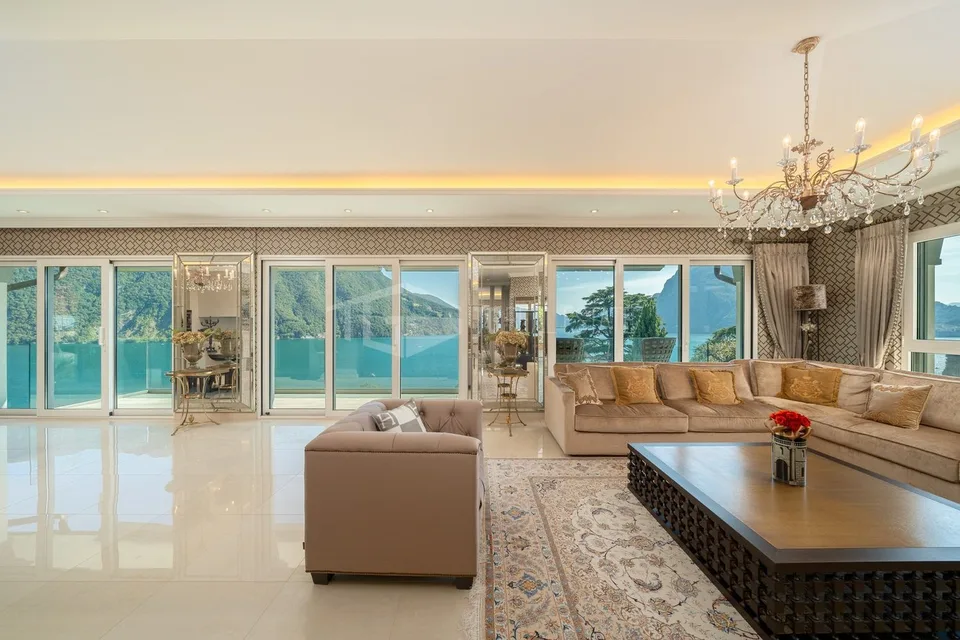 Elegantes Luxus-Penthouse mit Panoramablick auf den See – Foto 5 von 17