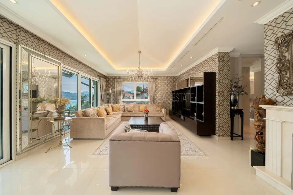 Elegantes Luxus-Penthouse mit Panoramablick auf den See – Foto 4 von 17