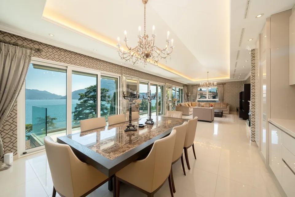 Elegantes Luxus-Penthouse mit Panoramablick auf den See – Foto 3 von 17