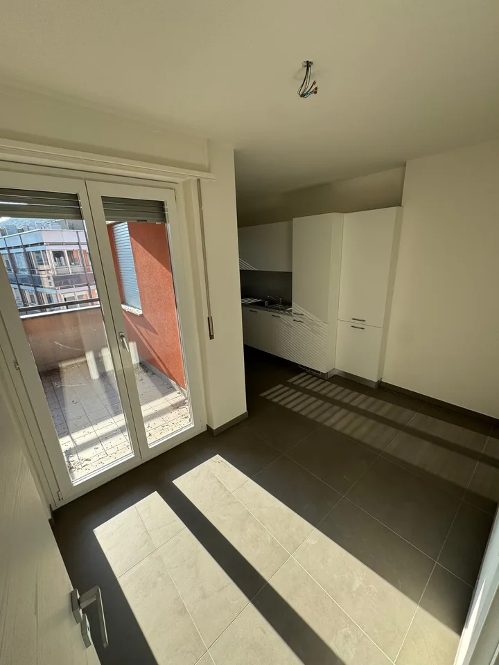 Attico in affitto a Chiasso – Vista panoramica e comfort moderno – foto 7 di 10