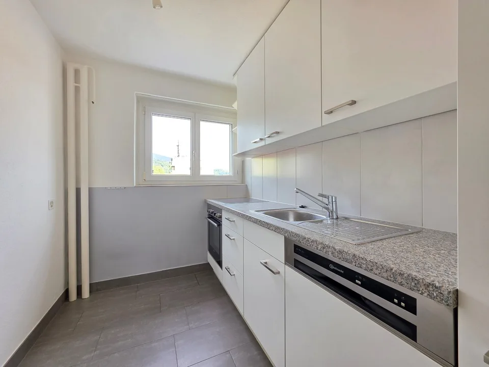 Helle 4-Zimmer-Wohnung mit Balkon ab sofort – Foto 3 von 14