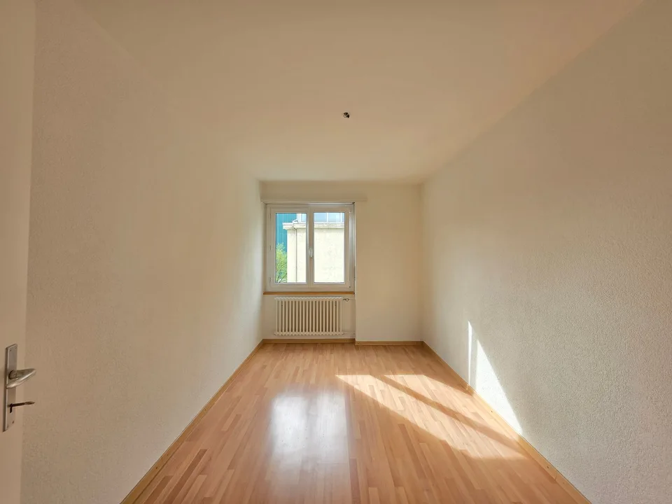 Helle 4-Zimmer-Wohnung mit Balkon ab sofort – Foto 9 von 14