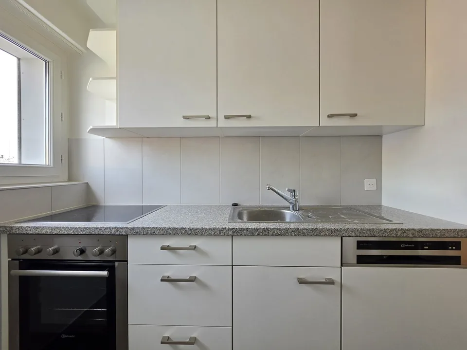 Helle 4-Zimmer-Wohnung mit Balkon ab sofort – Foto 2 von 14
