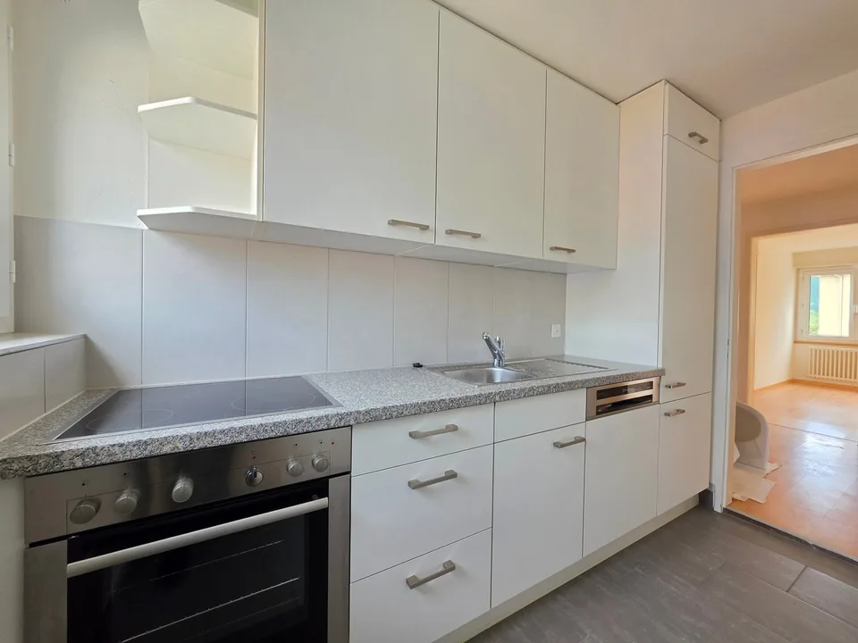 Helle 4-Zimmer-Wohnung mit Balkon ab sofort – Foto 4 von 14