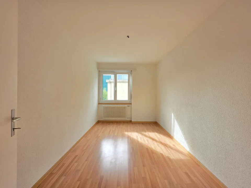 Helle 4-Zimmer-Wohnung mit Balkon ab sofort – Foto 10 von 14