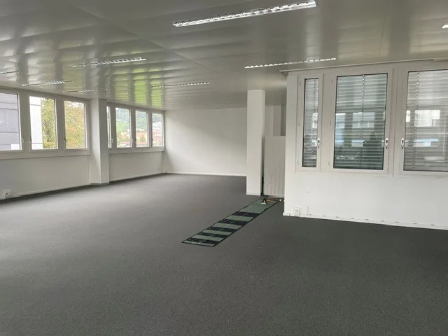 Zwischennutzung in voll ausgebauten Ausstellungs-/Büroräumlichkeiten in Zug – Foto 5 von 13