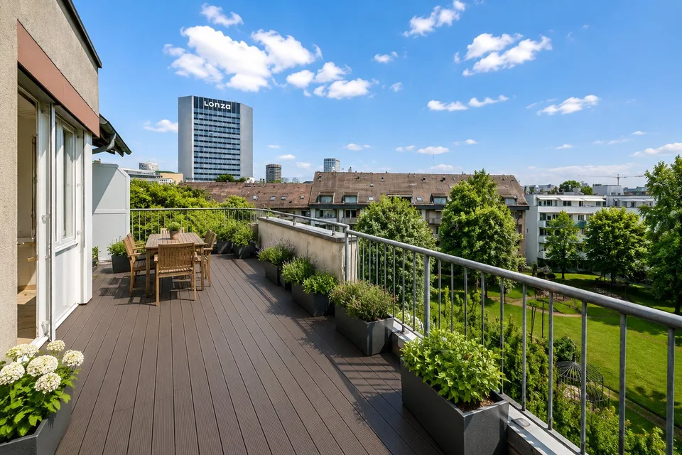 Renovated 2.5-room apartment in Basel with private garden – photo 20 of 25
