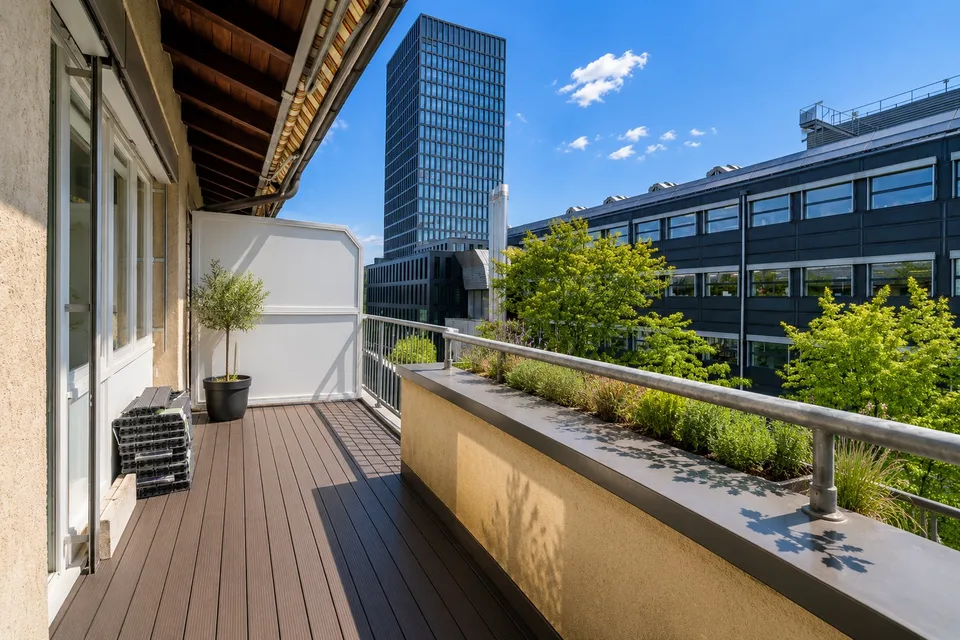 Renovated 2.5-room apartment in Basel with private garden – photo 24 of 25