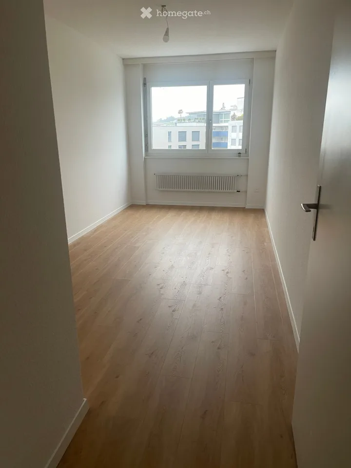 Sonnige 3.5-Zimmer-Wohnung im Herzen von Baar – ruhig gelegen, mit zwei Balkonen und Bergblick – foto 7 di 16