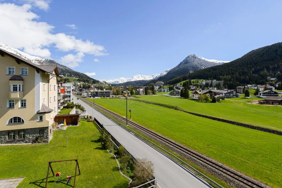 Attraktive 3.5 Zimmer-Attikawohnung an zentraler Lage in Davos Dorf – Foto 16 von 20