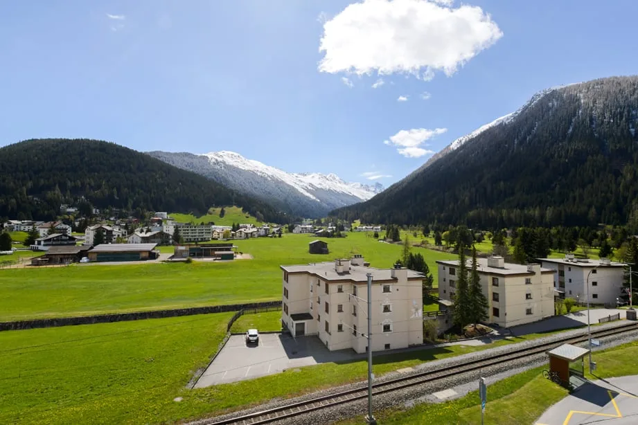 Attraktive 3.5 Zimmer-Attikawohnung an zentraler Lage in Davos Dorf – Foto 15 von 20