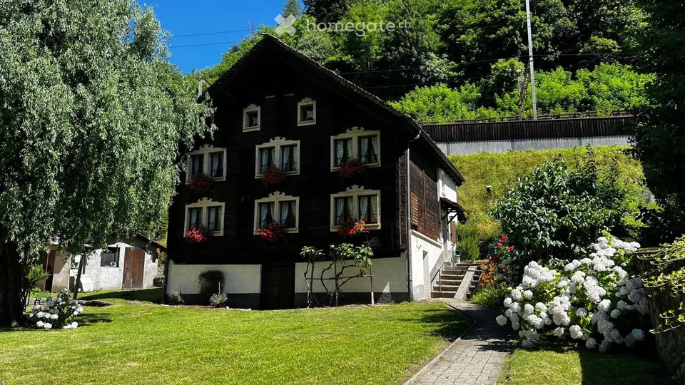 FAIDO HISTORISCHES HAUS MIT GARTEN EINGERICHTET – Foto 3 von 13