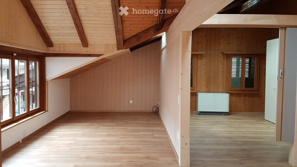 Schöne 2.5-Zimmer-Dachwohnung im Dorfzentrum – Foto 2 von 5